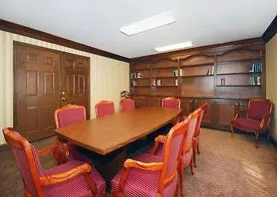 Quality Inn & Suites University-Airport Louisville 3*,