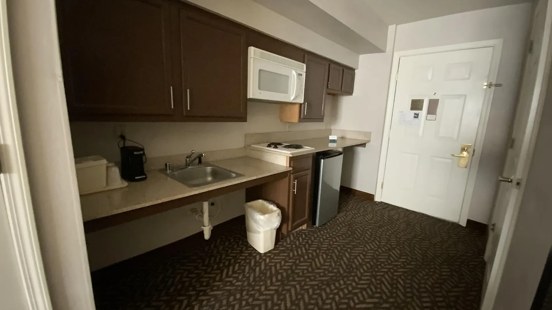 Quality Inn & Suites University-Airport Louisville Hotel