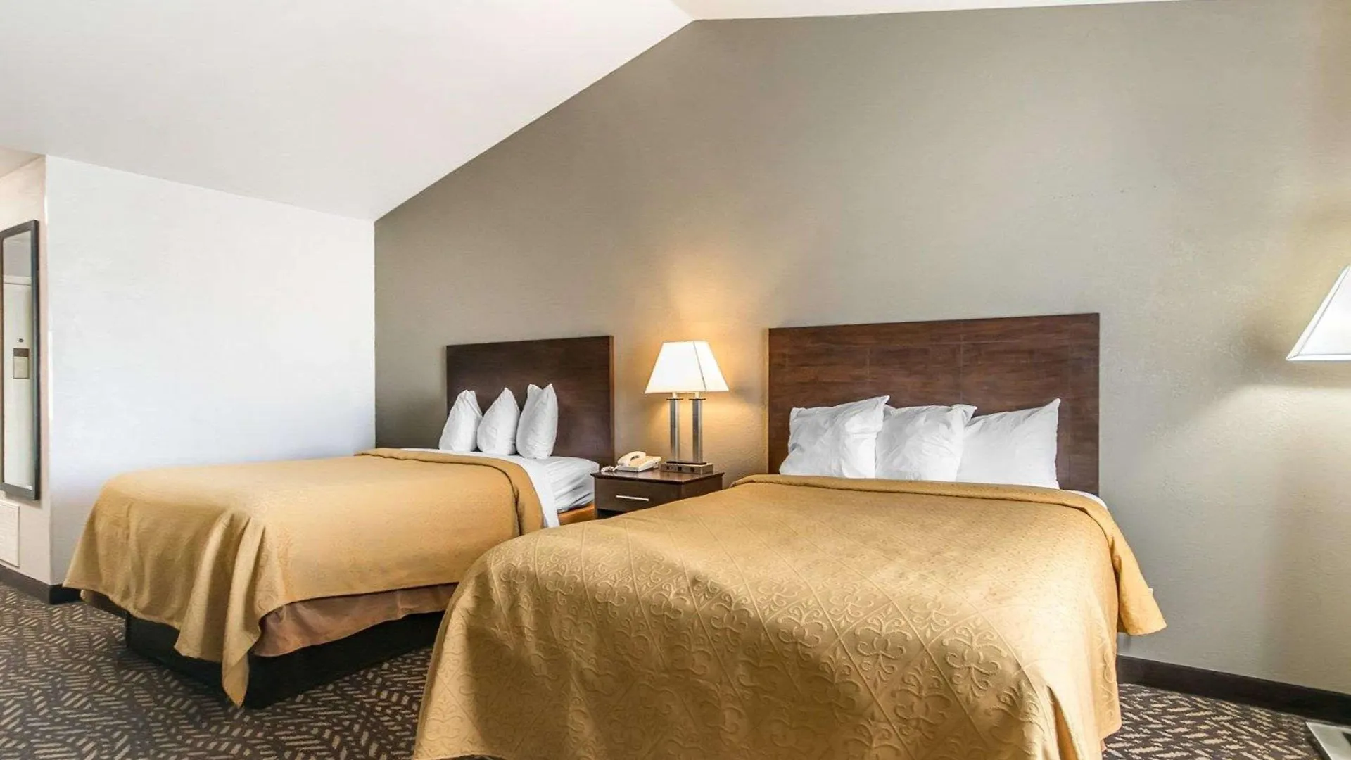 Quality Inn & Suites University-Airport Louisville