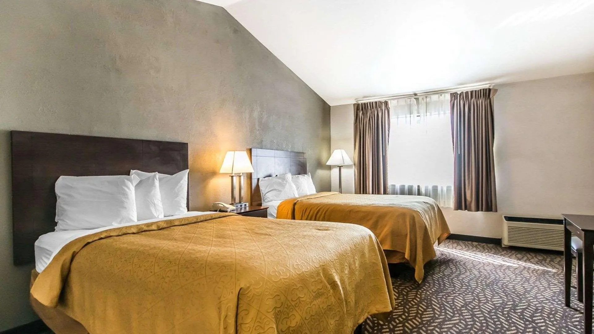 Quality Inn & Suites University-Airport Louisville 3*,