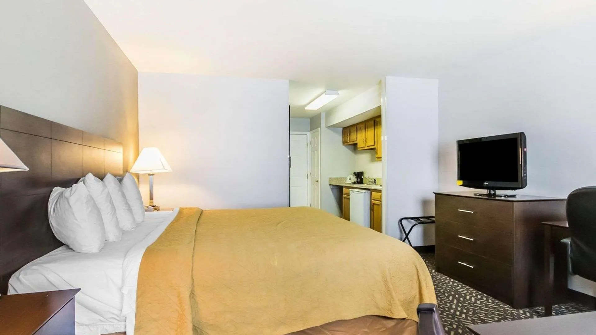 Quality Inn & Suites University-Airport Louisville 3*,