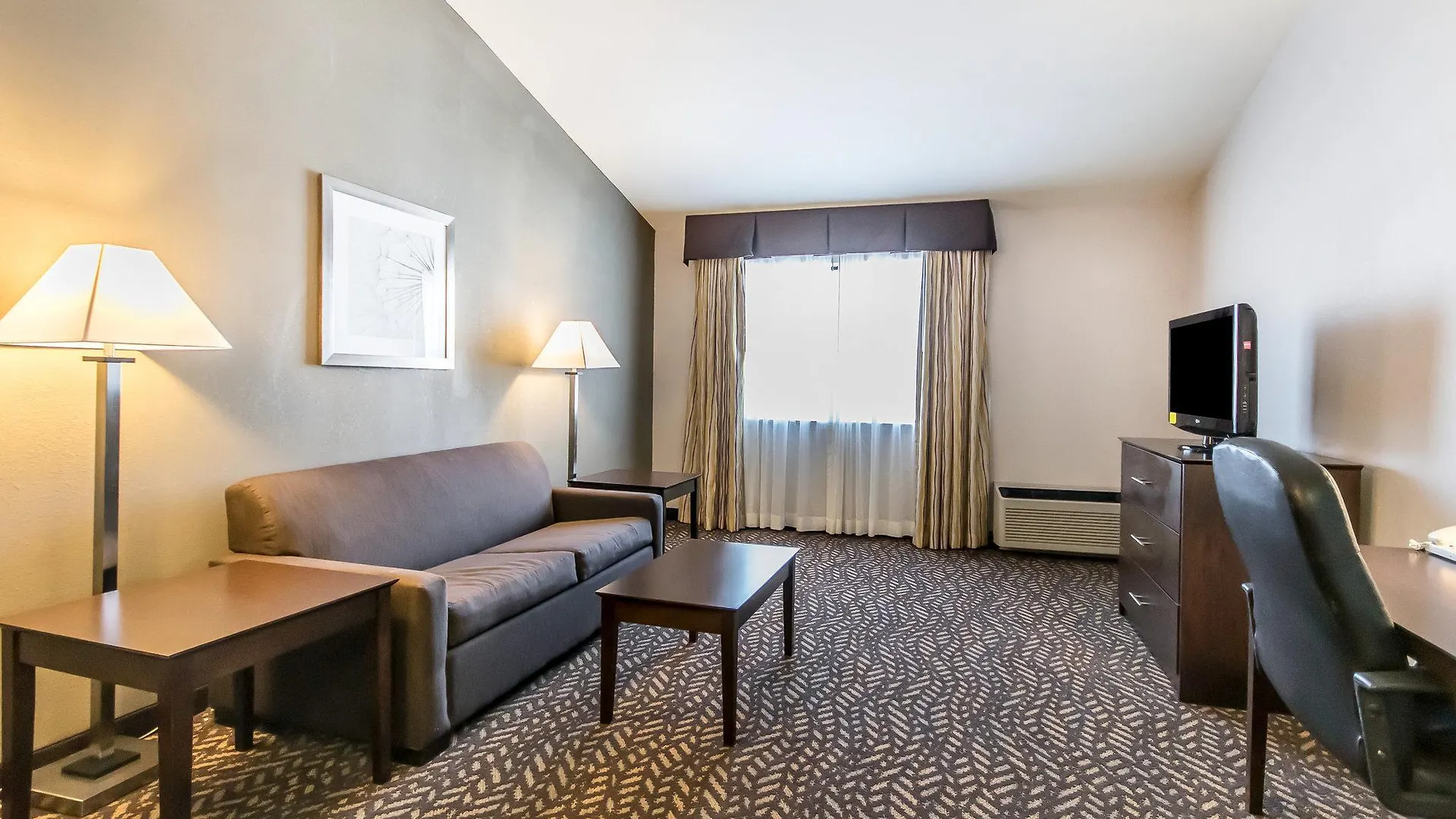 Quality Inn & Suites University-Airport Louisville Hotel