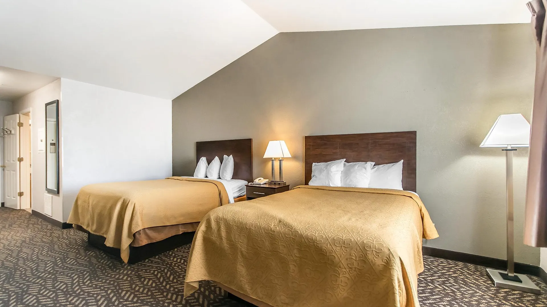 Quality Inn & Suites University-Airport Louisville Hotel