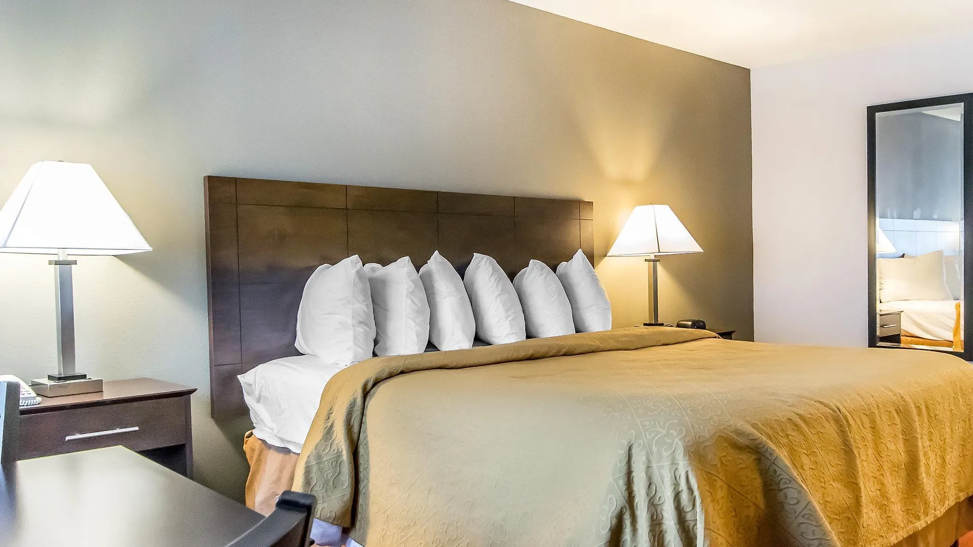 Quality Inn & Suites University-Airport Louisville 3*,  United States