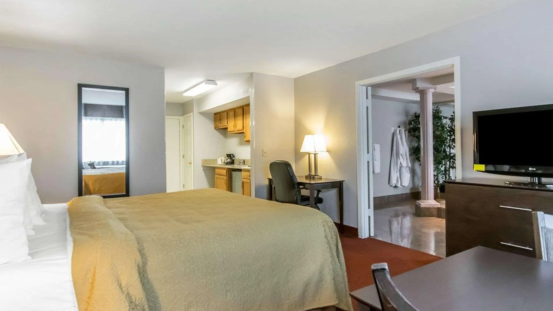 Quality Inn & Suites University-Airport Louisville 3*,  United States