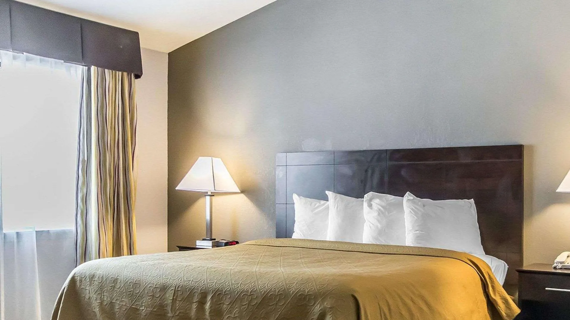 Quality Inn & Suites University-Airport Louisville Hotel