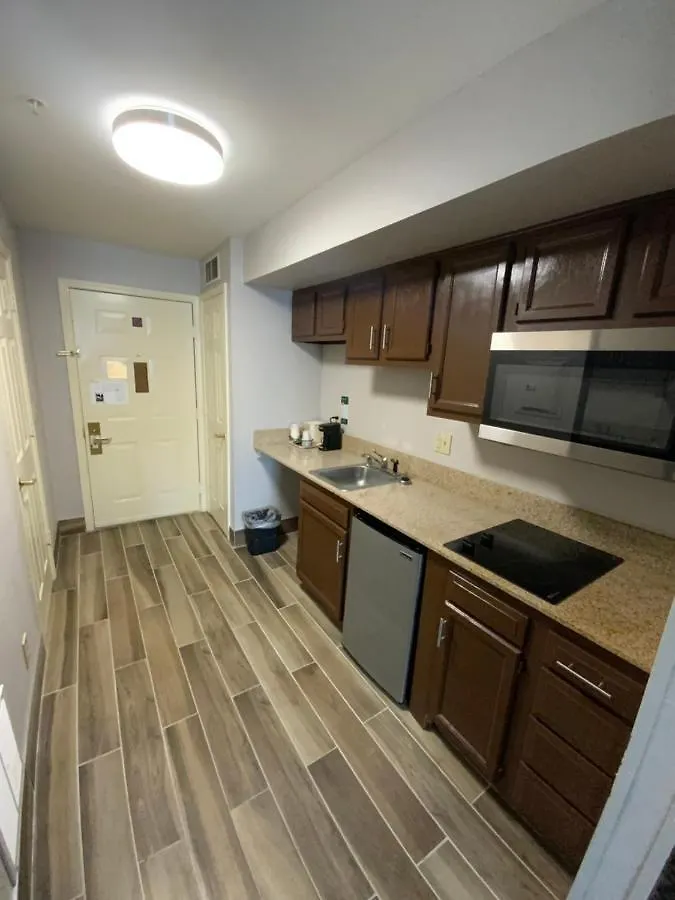 Quality Inn & Suites University-Airport Louisville Hotel