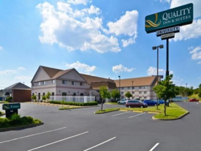 Quality Inn & Suites University-Airport Louisville Hotel