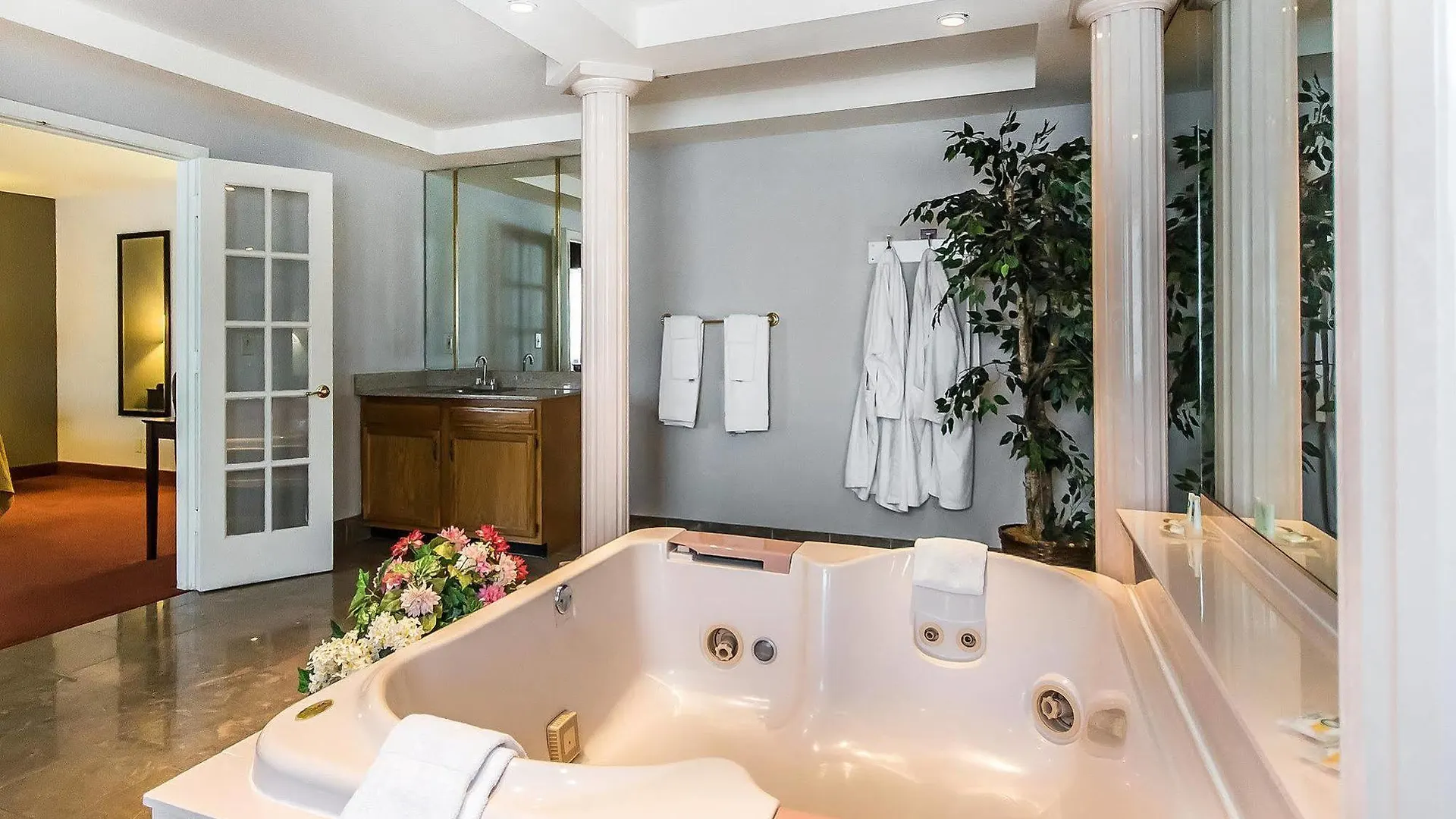 Quality Inn & Suites University-Airport Louisville Hotel