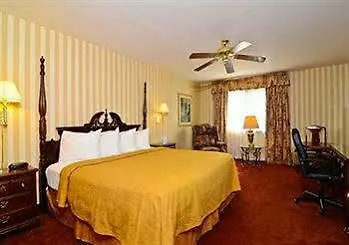 Quality Inn & Suites University-Airport Louisville Hotel
